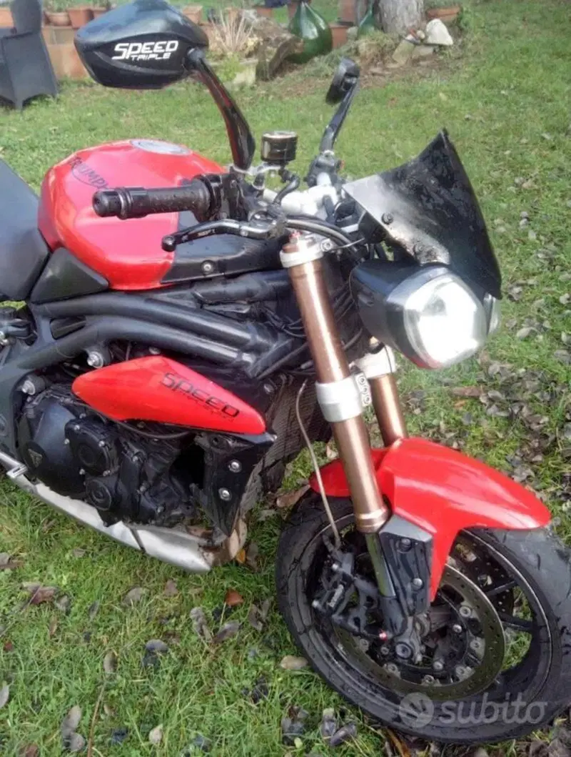Triumph Speed Triple 1050 (2011 - 13)