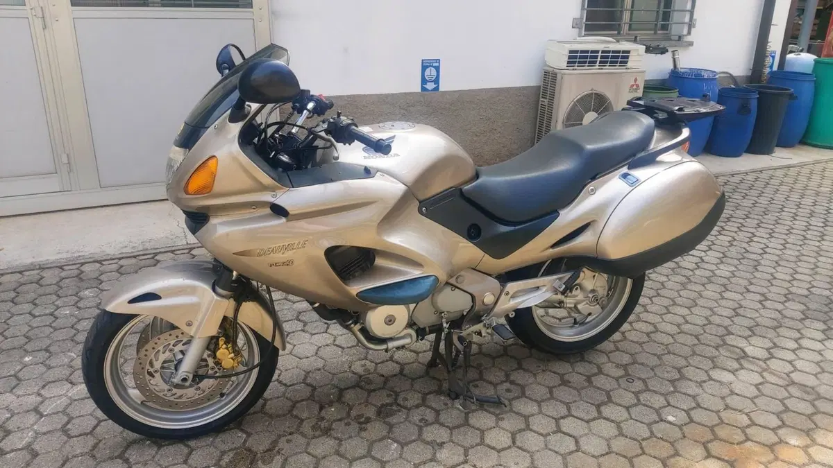 Honda Deauville 650 (1998 - 01) (2)
