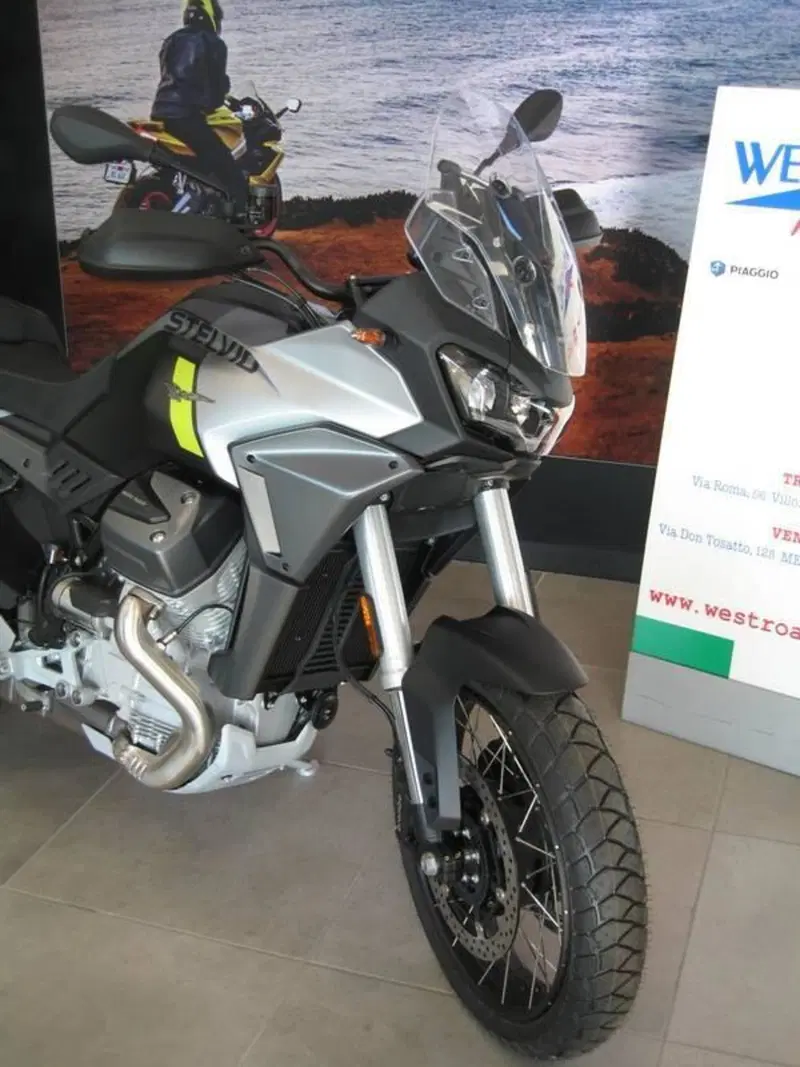 Moto Guzzi Stelvio (2024 - 26) (9)