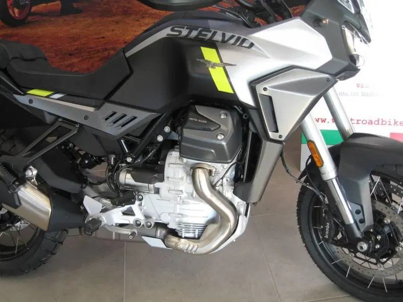 Moto Guzzi Stelvio (2024 - 26) (10)