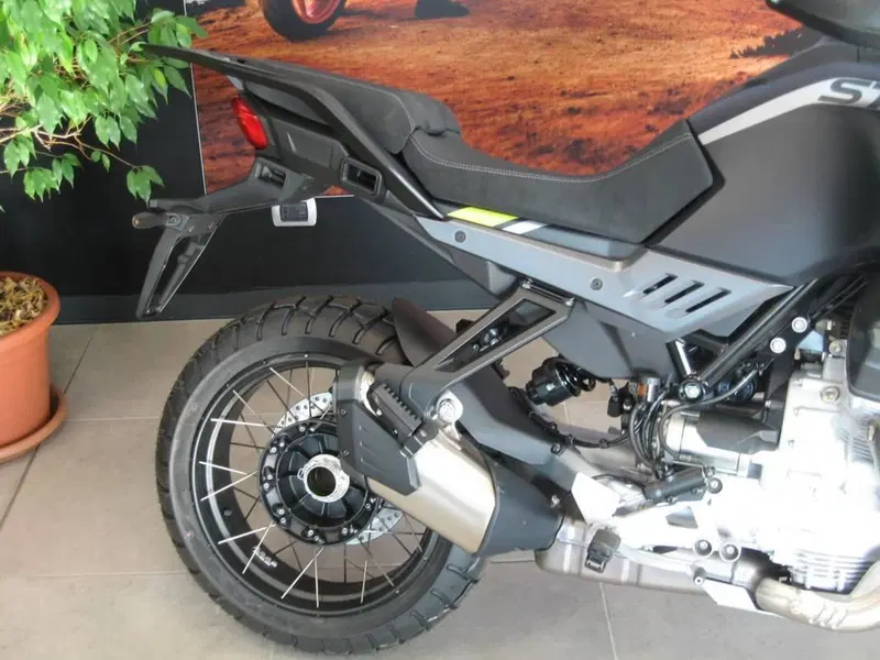 Moto Guzzi Stelvio (2024 - 26) (11)