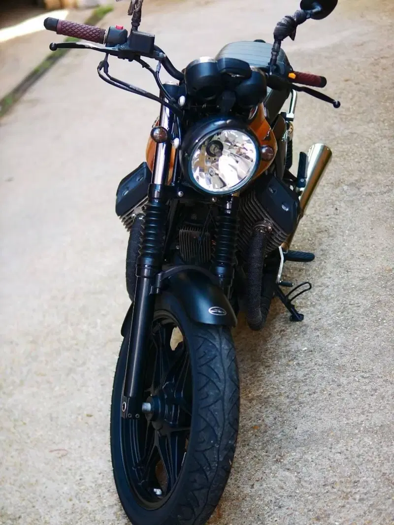 Moto Guzzi V7 II Stone (2015 - 17)