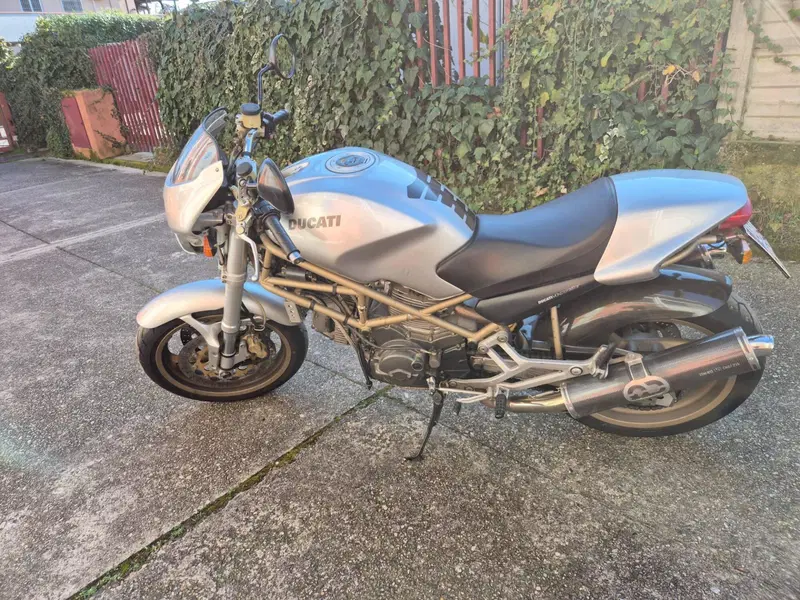 Ducati Monster 900 I.E. (1999 - 02) (2)