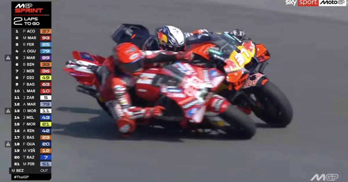 MotoGP 2026. GP di Thailandia. Tutte le reazioni al contatto (con penalit&agrave;) tra Marc M&aacute;rquez e Pedro Acosta: Tardozzi, Melandri, Suppo e altri