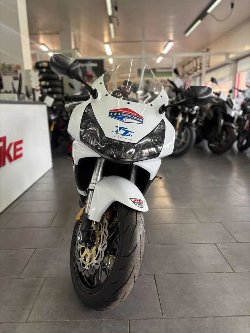 Honda CBR 900 RR Fireblade (2002 - 04) (3)