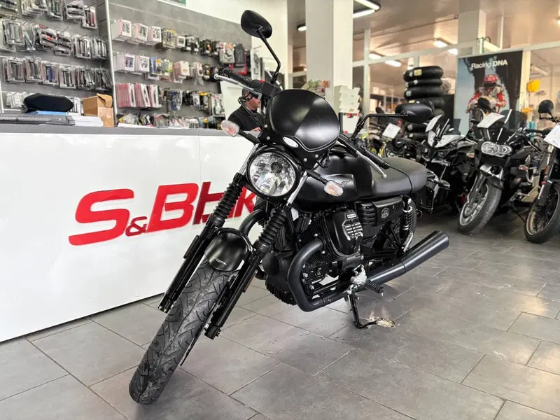 Moto Guzzi V7 III Stone (2017 - 20) (2)