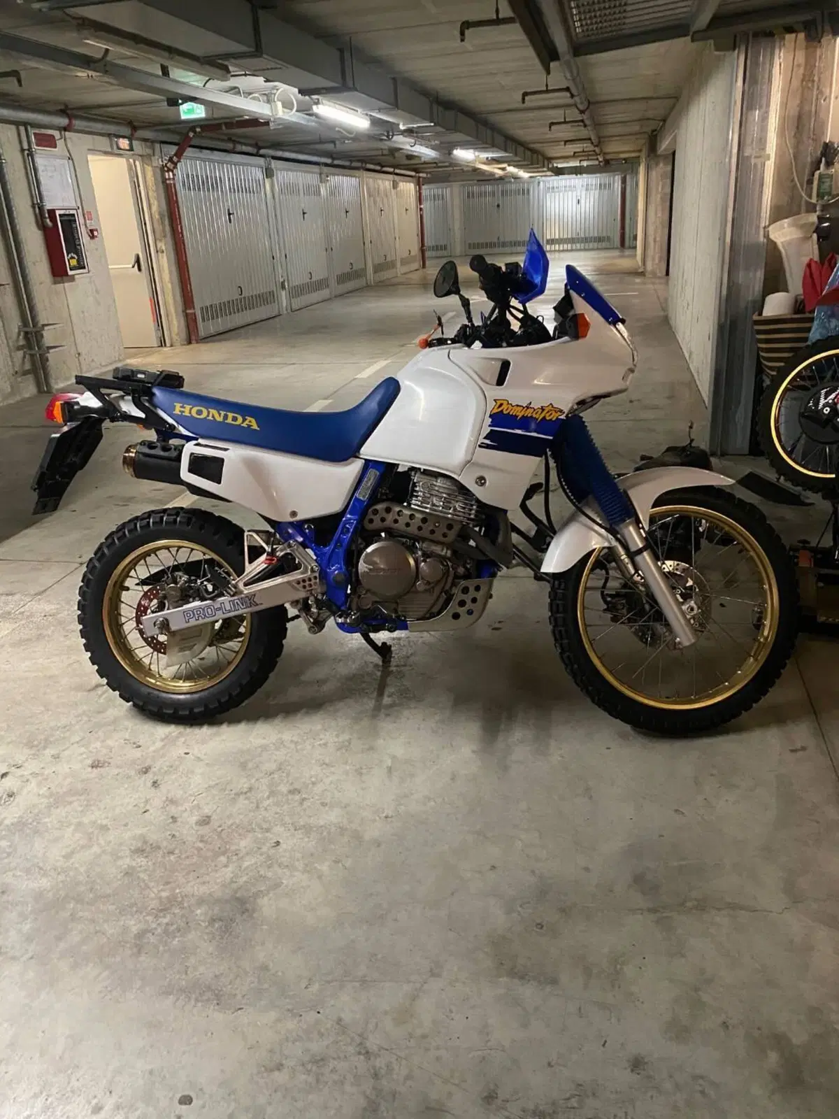 Honda dominator 650