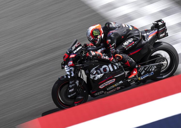 Stravince Bezzecchi, poi Acosta, Márquez fuori per la gomma posteriore [RISULTATI]