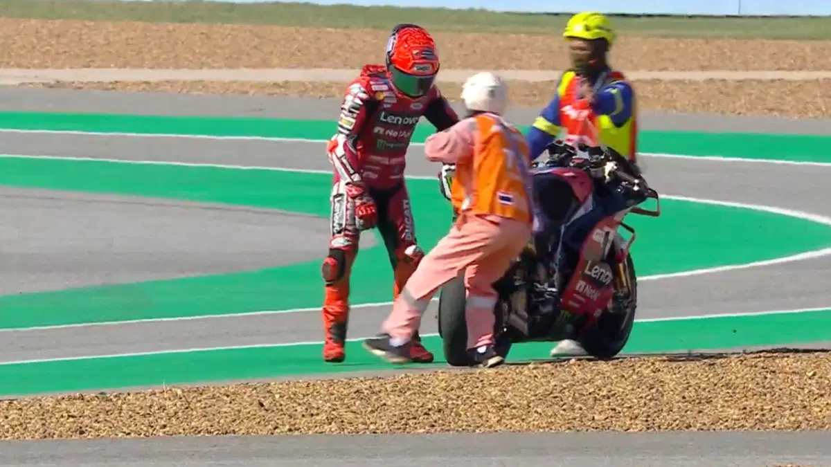 GP Thailandia: cordolo e la gomma di Marc Márquez si sgonfia (2)