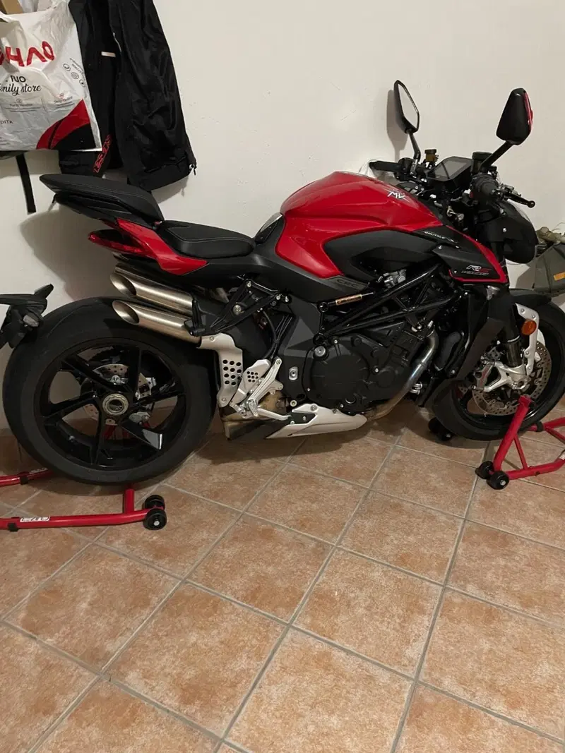 MV Agusta Brutale 1000 RS (2022 - 26) (7)