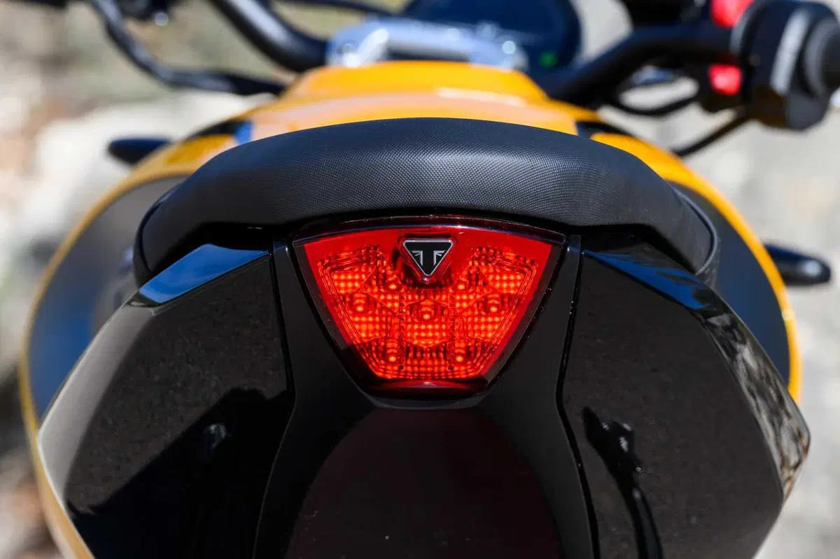 Triumph Trident 660: seconda giovinezza (16)