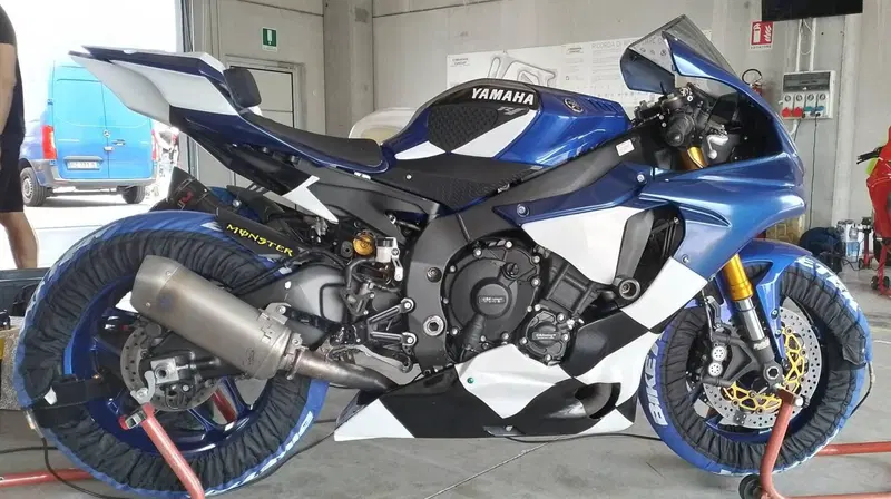 Yamaha YZF R1 (2017 - 19) (2)