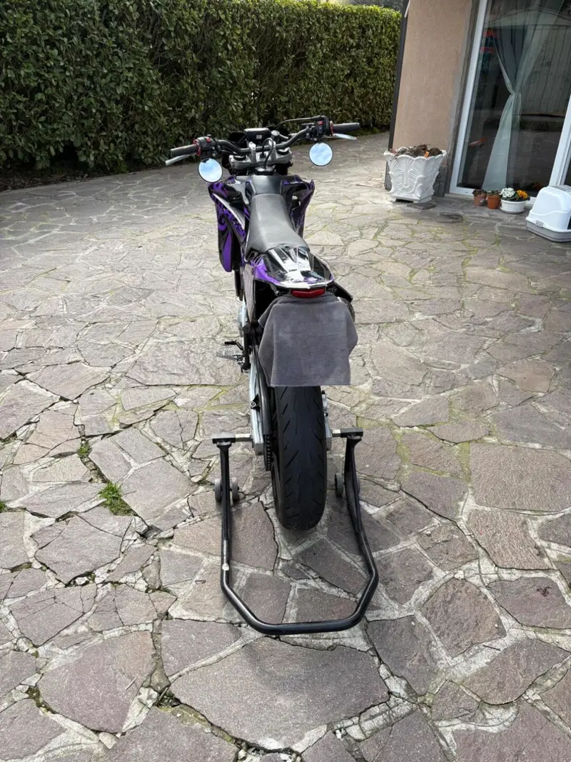 Husqvarna SM 125 (2010 - 12) (2)