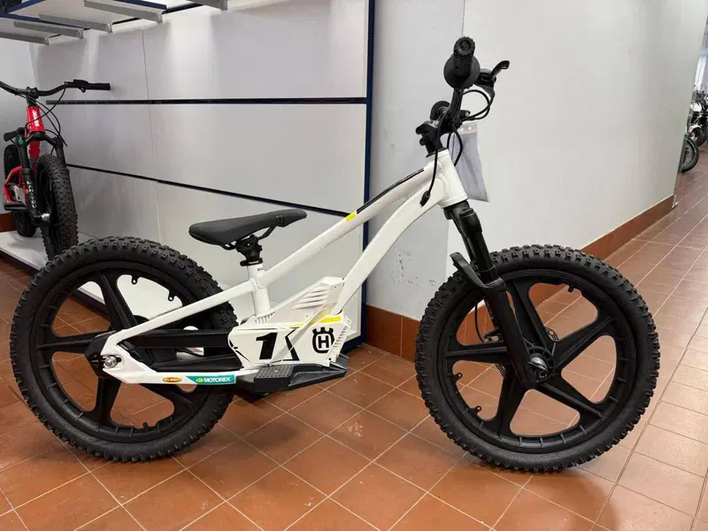 Husqvarna EE 1.20 (2023 - 24)