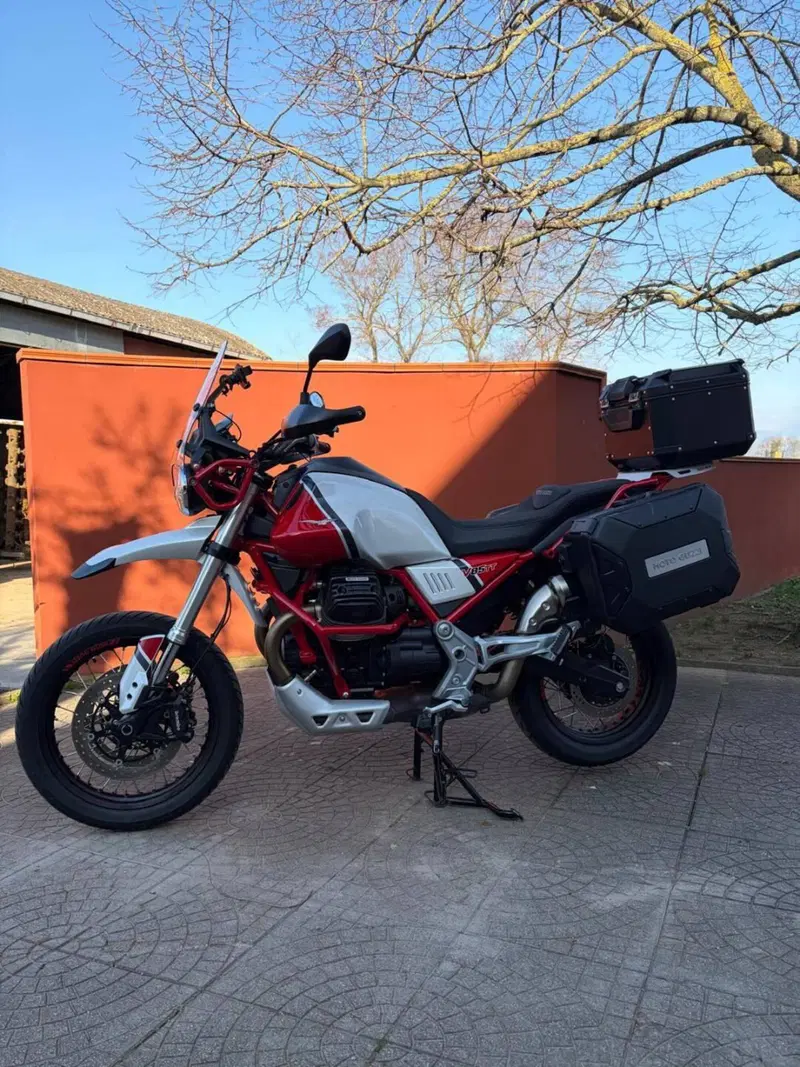 Moto Guzzi V85 TT Evocative Graphics (2019 - 20) (2)