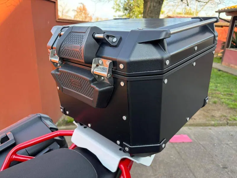 Moto Guzzi V85 TT Evocative Graphics (2019 - 20) (8)