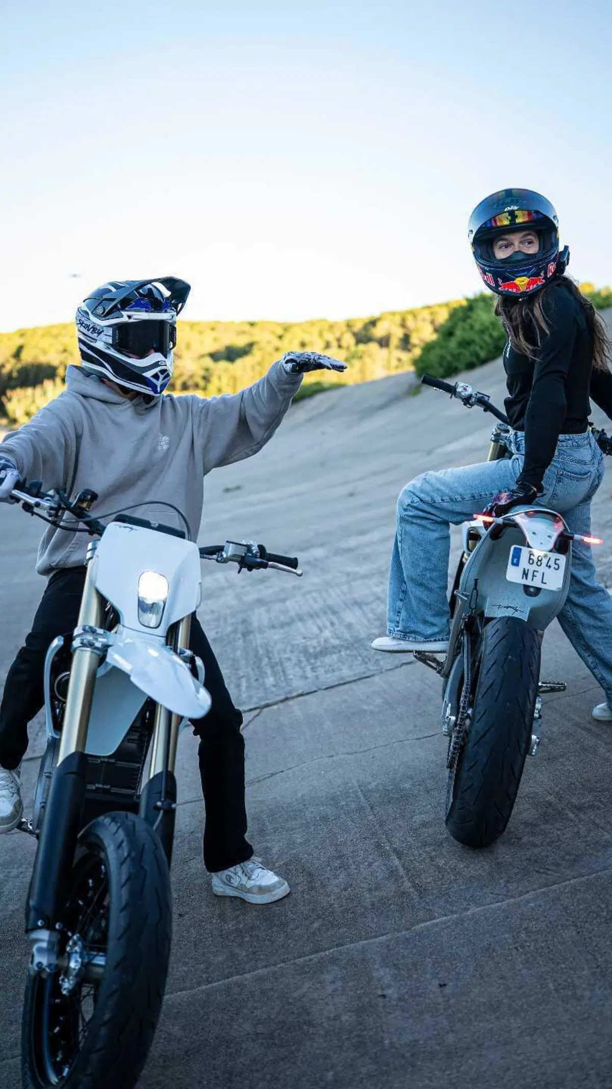 Sarah Lezito entra nella famiglia SENA, l'interfono diventa parte attiva dello stunt riding (14)