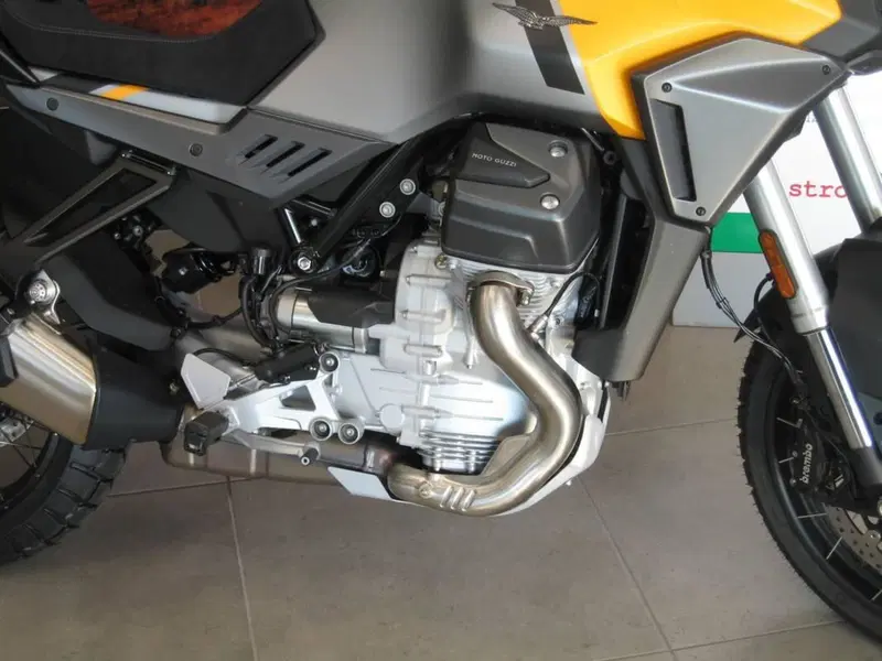 Moto Guzzi Stelvio (2024 - 26) (10)