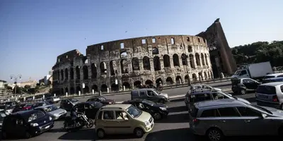 Calano i tragitti per scuola e lavoro, oltre un italiano su tre sceglie soluzioni green