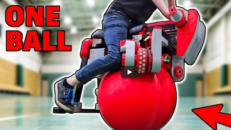 Rivoluzione su una sola ruota, la Uniball Bike viaggia su una sfera gigante