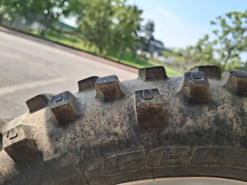 HM CRE F 300 X (2012)