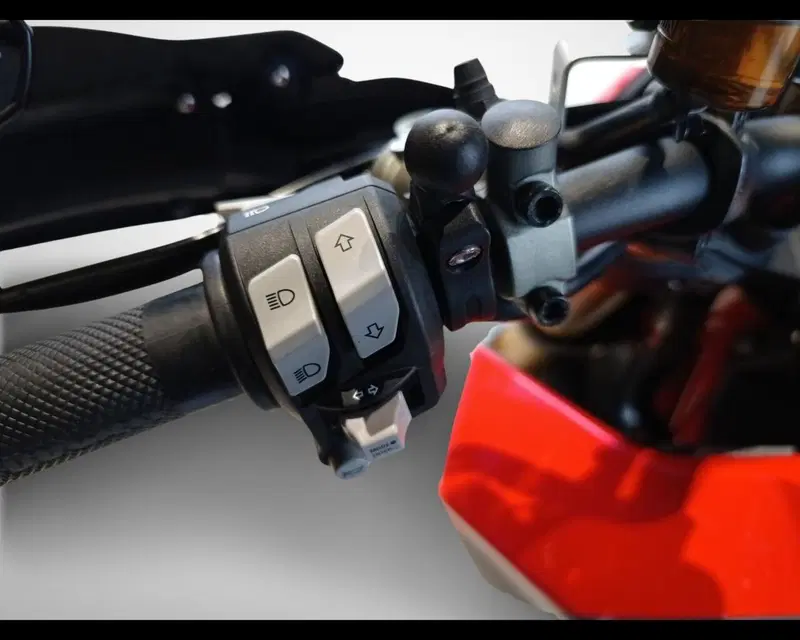 Ducati Hypermotard 950 SP (2022 - 25) (10)
