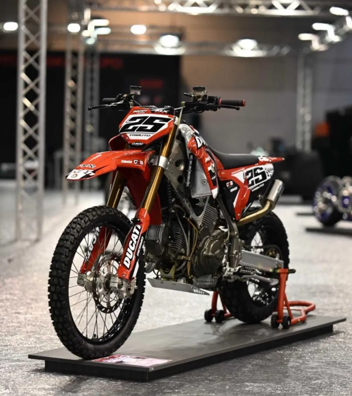 Ducati MX 900 Tributo: la special off-road che celebra il bicilindrico bolognese (4)