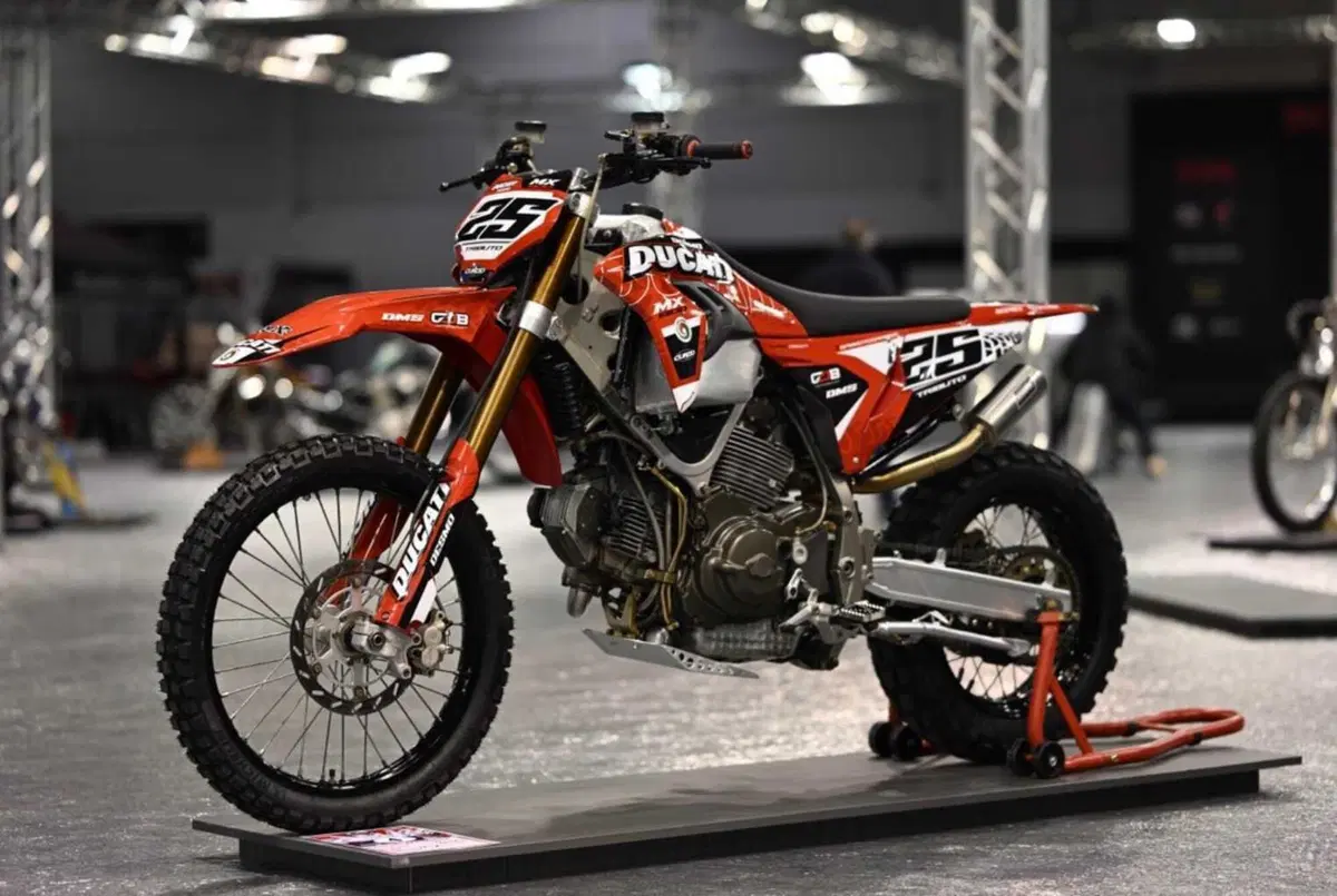 Ducati MX 900 Tributo: la special off-road che celebra il bicilindrico bolognese (7)