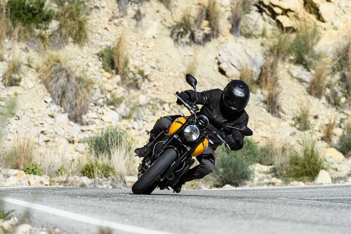 Triumph Trident 660: seconda giovinezza (2)