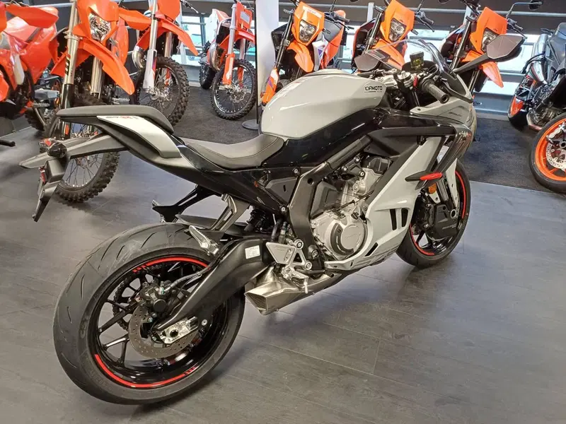 CFMOTO 675SR-R (2025 - 26) (4)