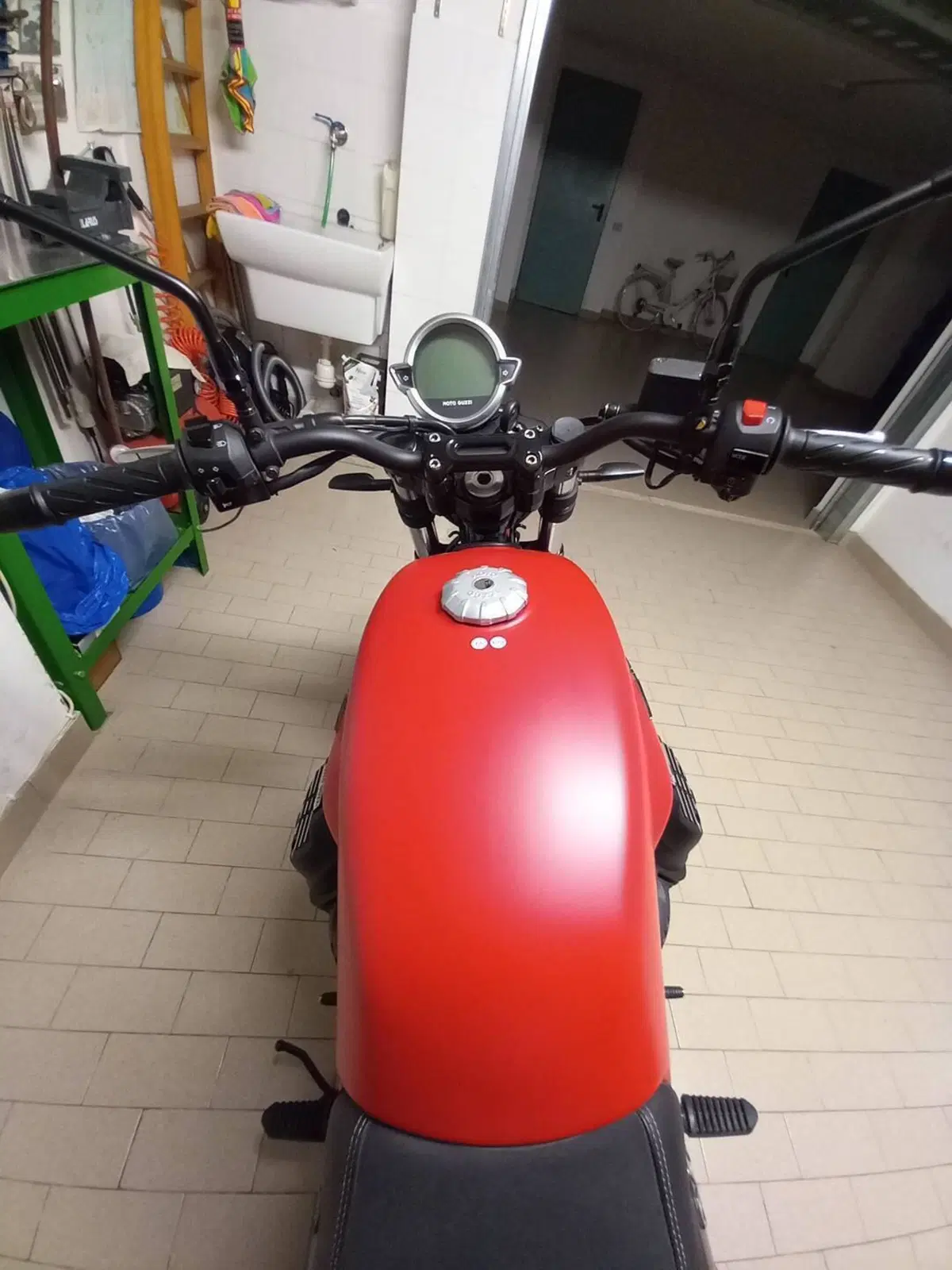 Moto Guzzi V7 Stone (2021 - 24) (5)