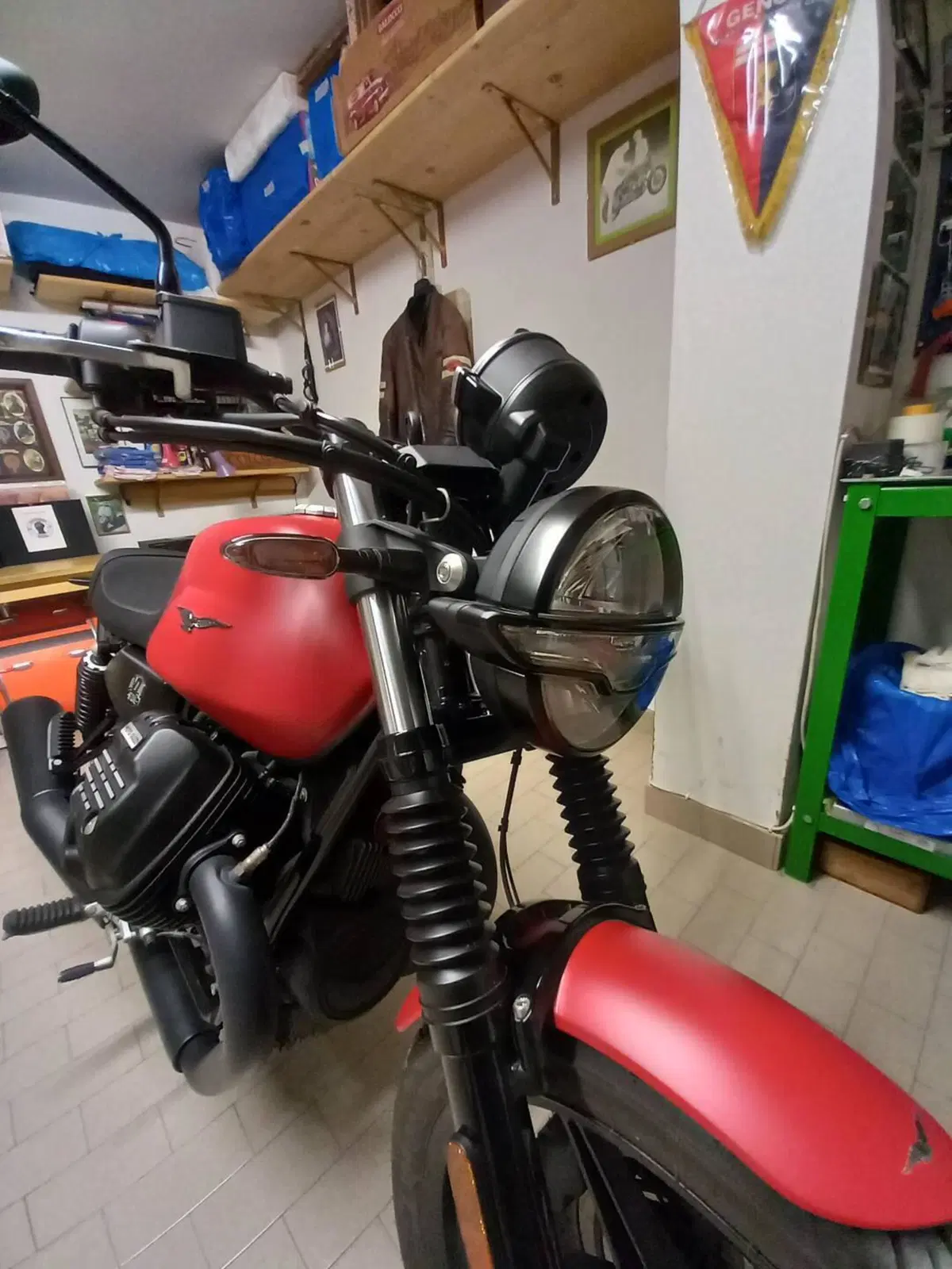 Moto Guzzi V7 Stone (2021 - 24) (4)