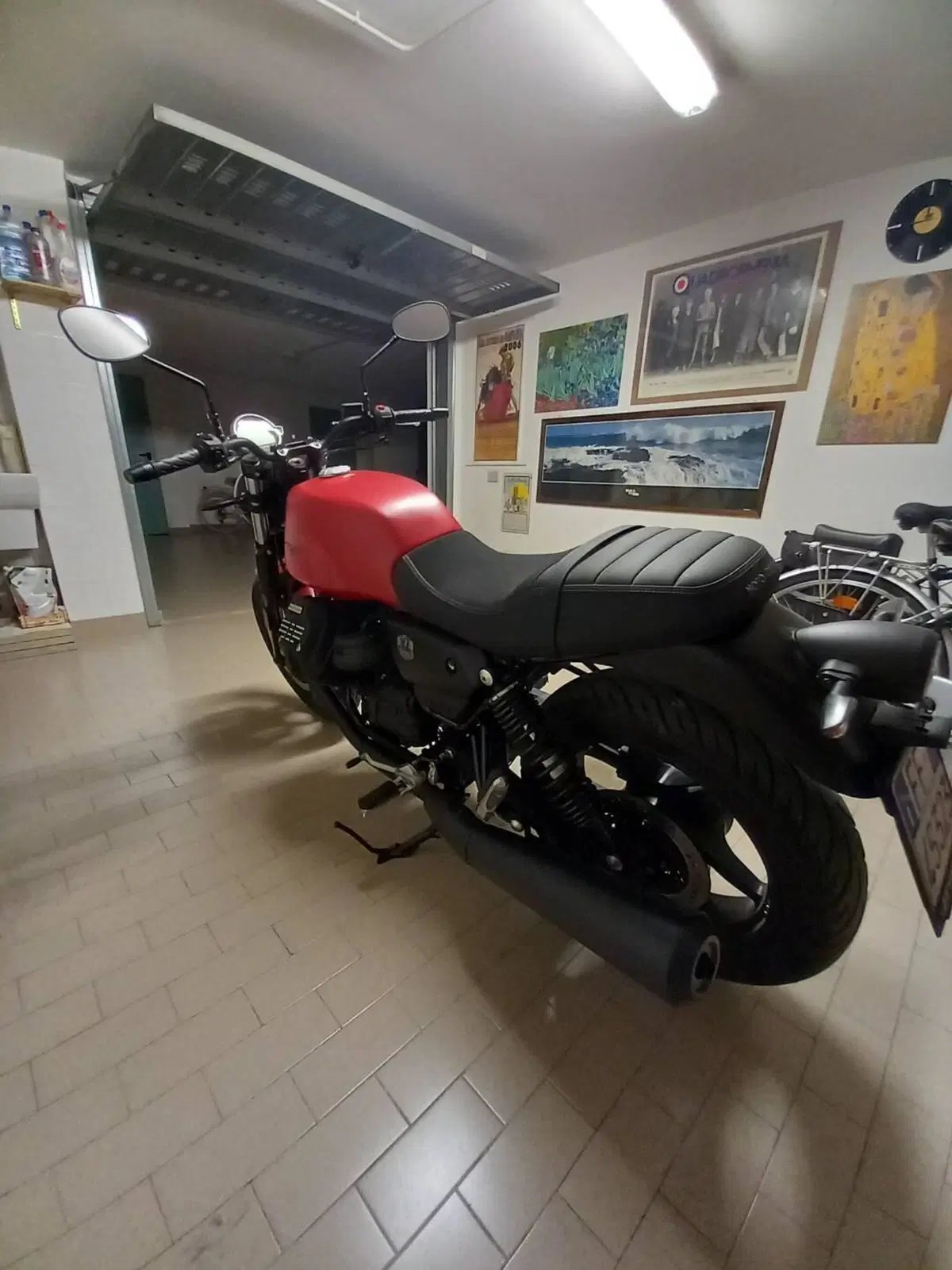 Moto Guzzi V7 Stone (2021 - 24) (15)