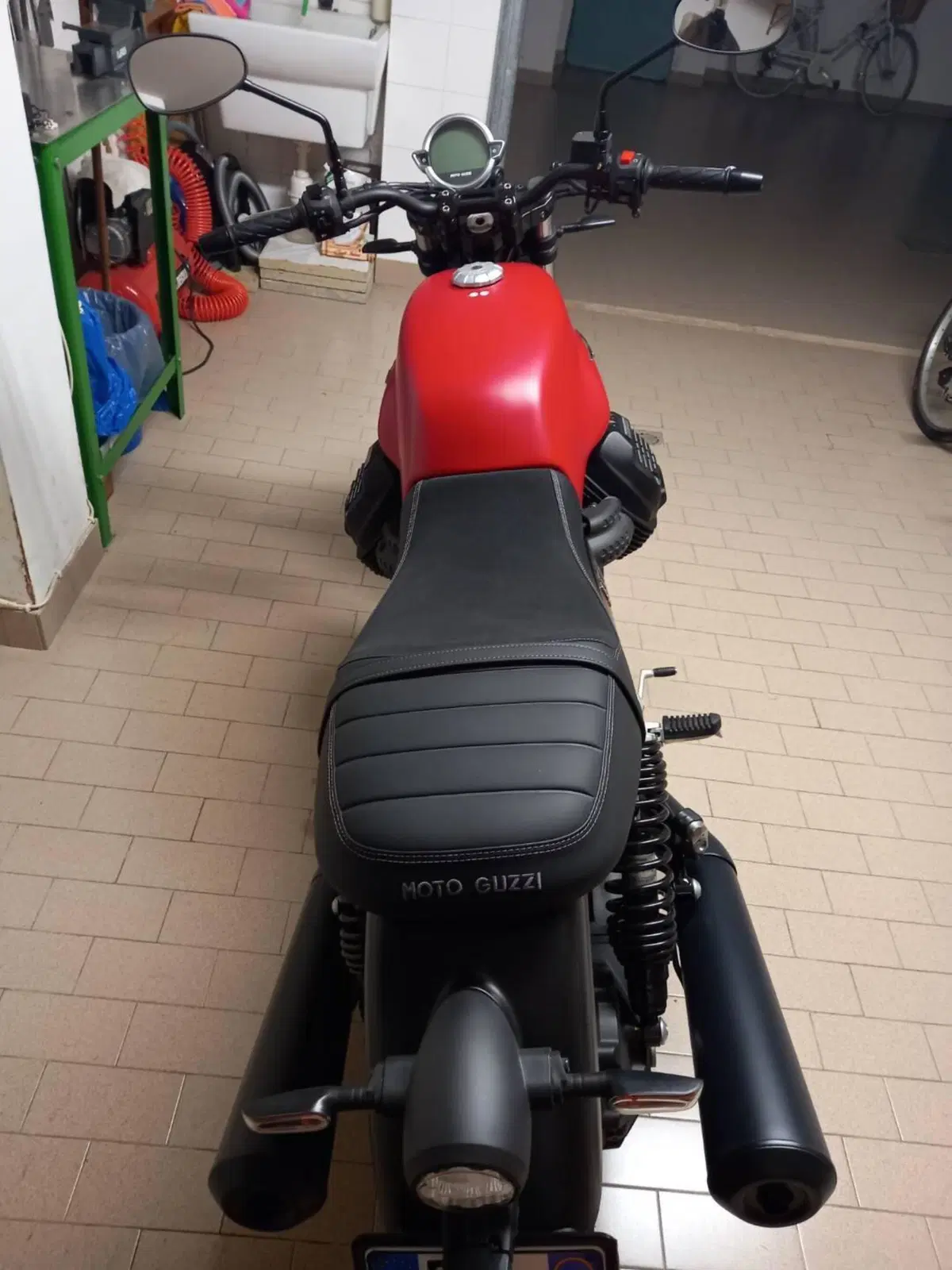 Moto Guzzi V7 Stone (2021 - 24) (9)