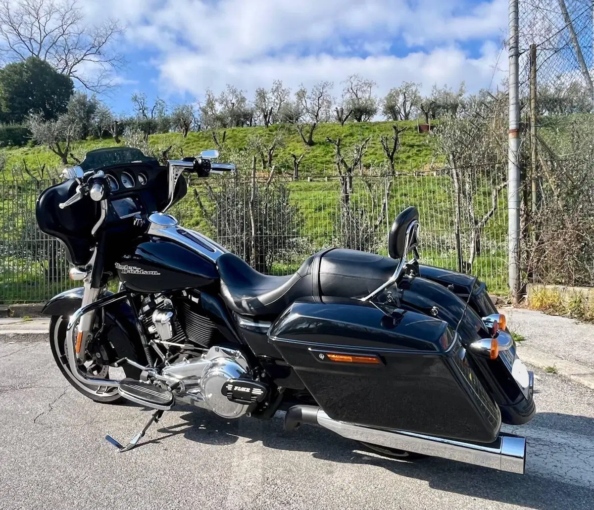 Harley-Davidson 107 Street Glide (2017 - 19) - FLHX (4)