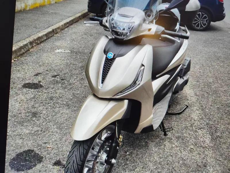 Piaggio Beverly 400 ABS-ASR (2021 - 24) (3)