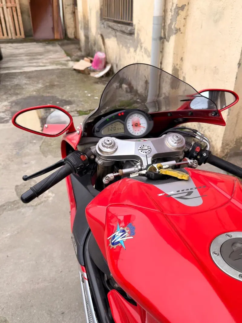 MV Agusta F4 1000 R 1+1 (2006 - 08) (8)