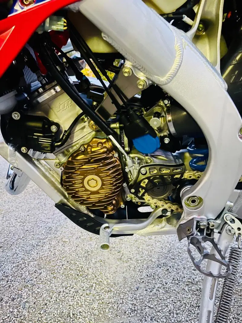 Tm Moto EN 125 ES Fi 2T TM Corse (2026) (3)