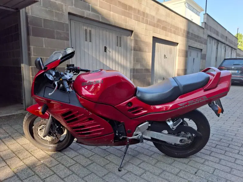 Suzuki RF 900 R