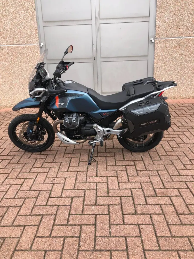 Moto Guzzi V85 TT Travel (2024 - 26)