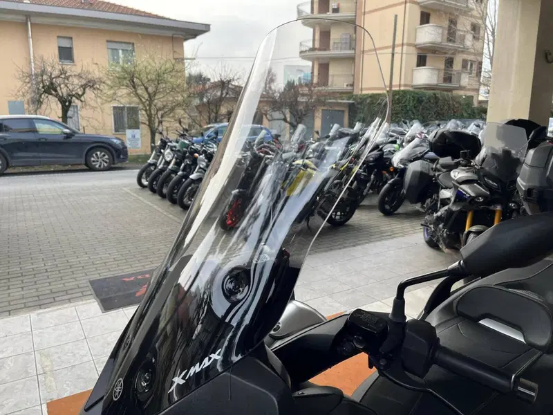 Yamaha X-Max 300 Tech Max (2020) (3)