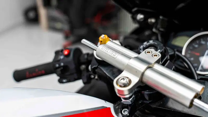Yamaha YZF R6 (2008 - 09) (13)