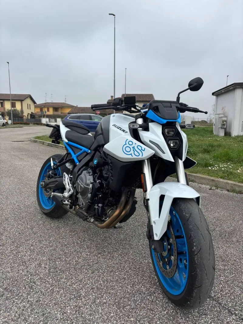Suzuki GSX-8S (2023 - 24)