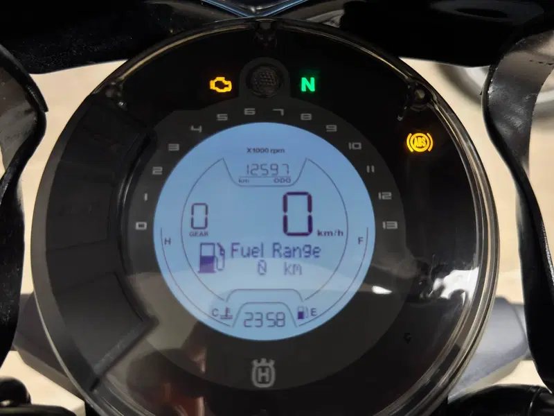 Husqvarna Svartpilen 401 (2018 - 19) (5)