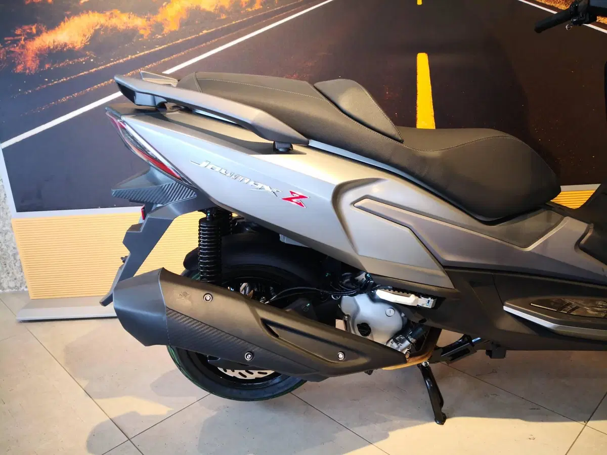 Sym Joymax 300 Z (2025 - 26) (5)