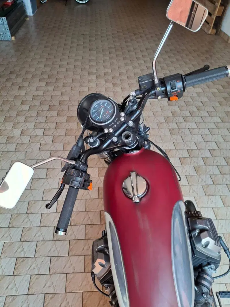 Moto Guzzi 750 SP (8)