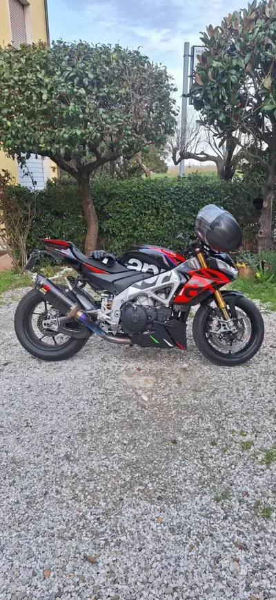 Aprilia Tuono V4 Factory (2021 - 24) usata