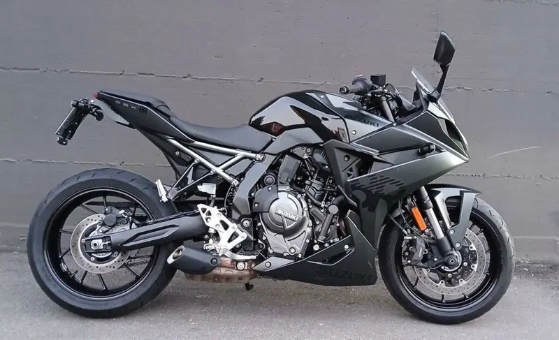 Suzuki GSX-8S Team Suzuki Edition (2024)