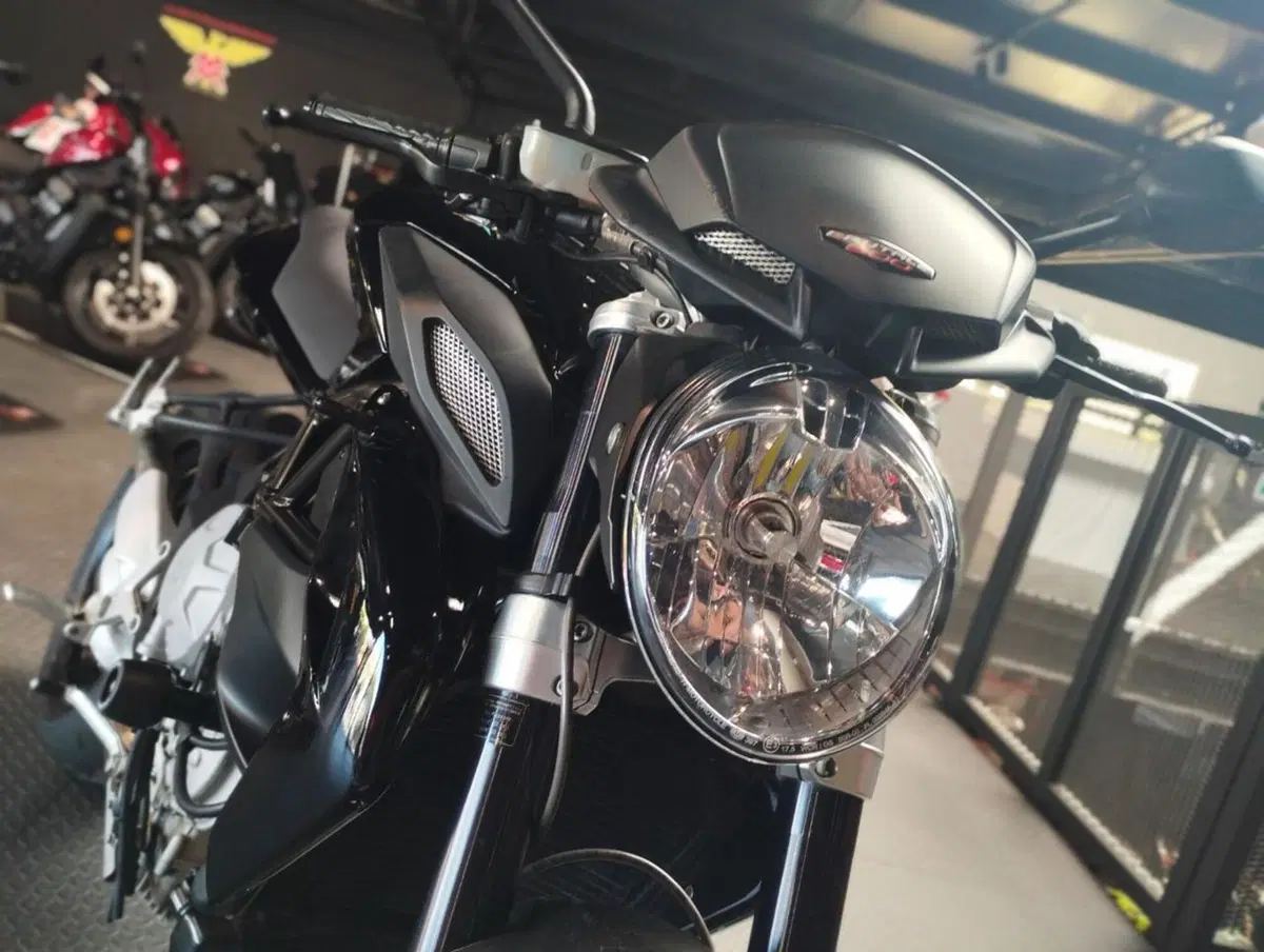 MV Agusta Brutale 800 (2012 - 15) (3)