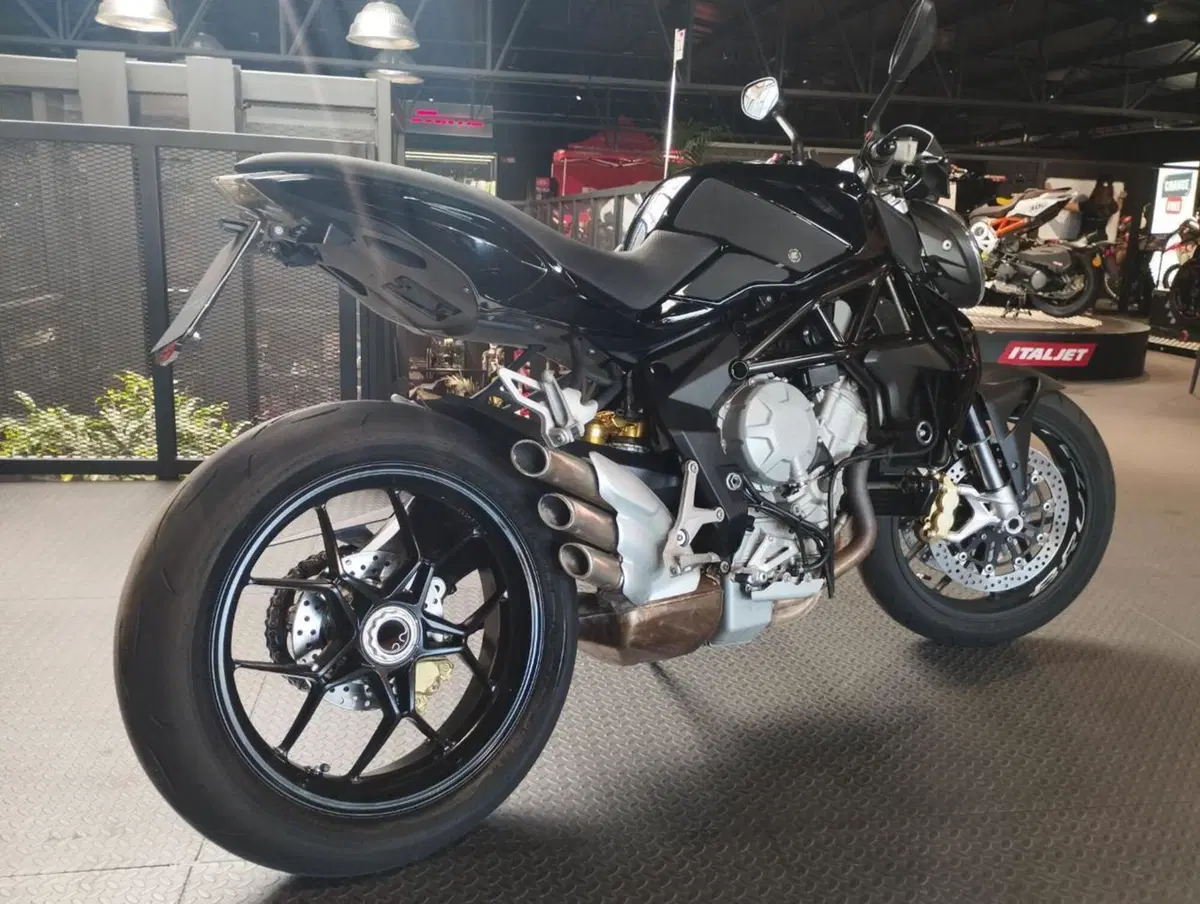 MV Agusta Brutale 800 (2012 - 15) (4)
